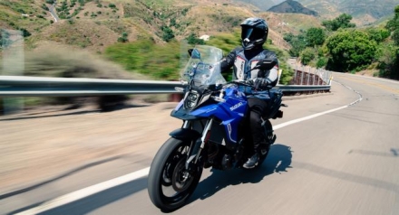 Motocar Motos Suzuki revela a nova GSX-S1000GX e V-Strom 800. Descubra preo e equipamentos desses lanamentos. A Suzuki Motos do Brasil apresentou dois lançamentos no Festival Interlagos: a crossover GSX-S1000GX e a nova versão da...